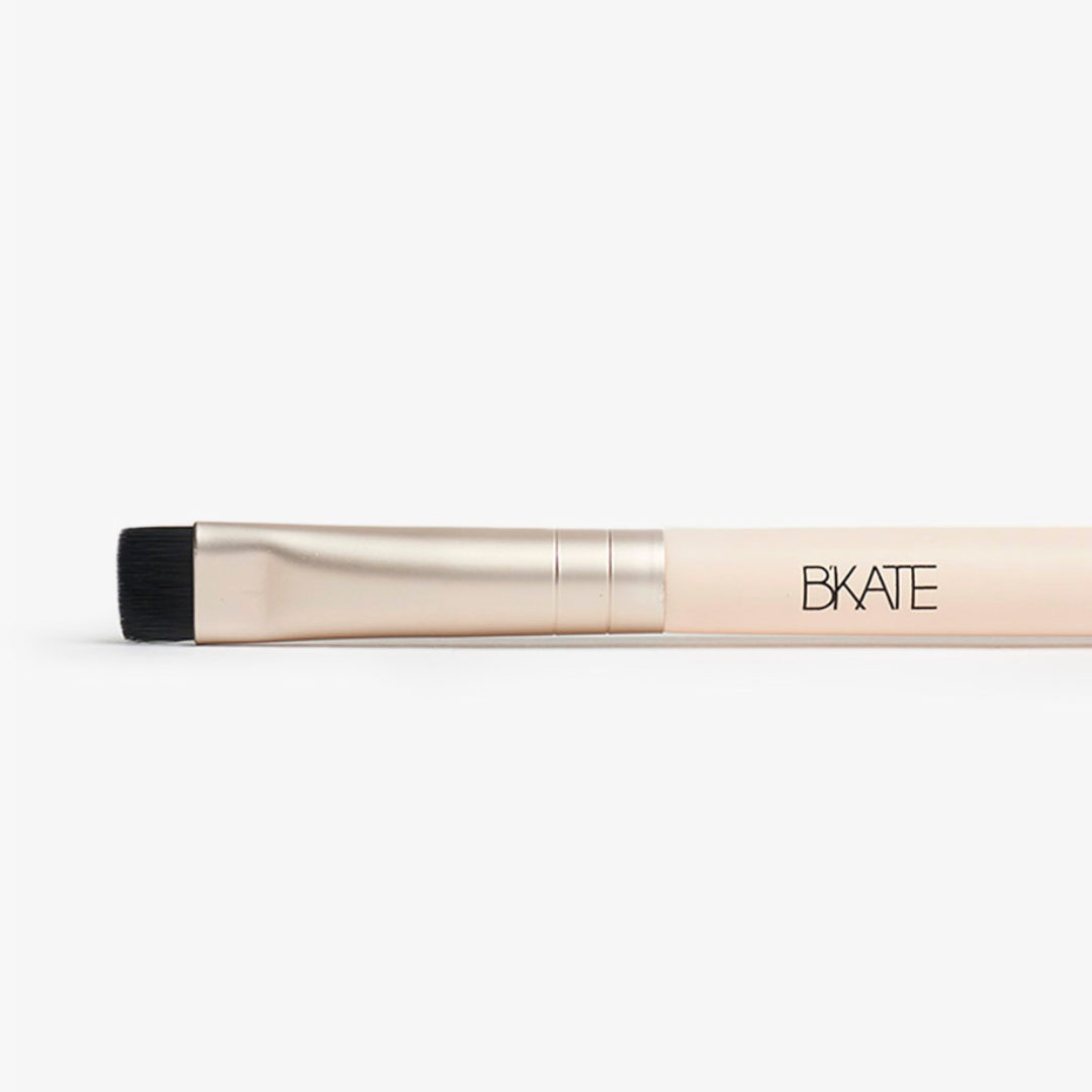 B'KATE Cosmetics Flat Brow Brush – Close Up - Blend Highlighter and Concealer Eyebrow Brush